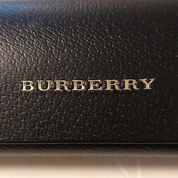 Burberry black glasses case - Picture 9 of 12